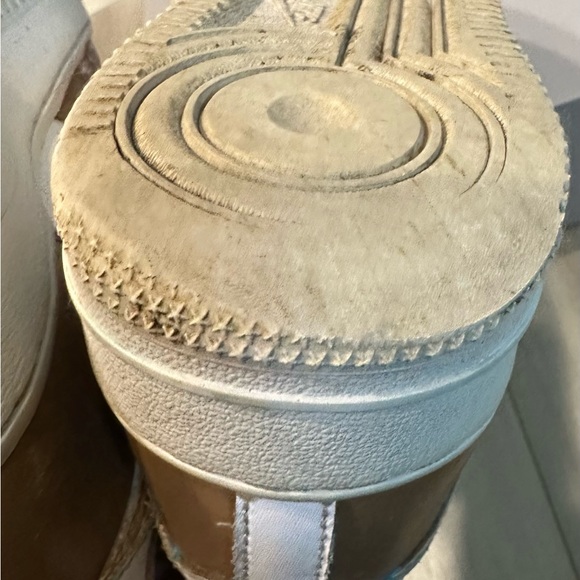 Air Force 1 - Picture 13 of 16